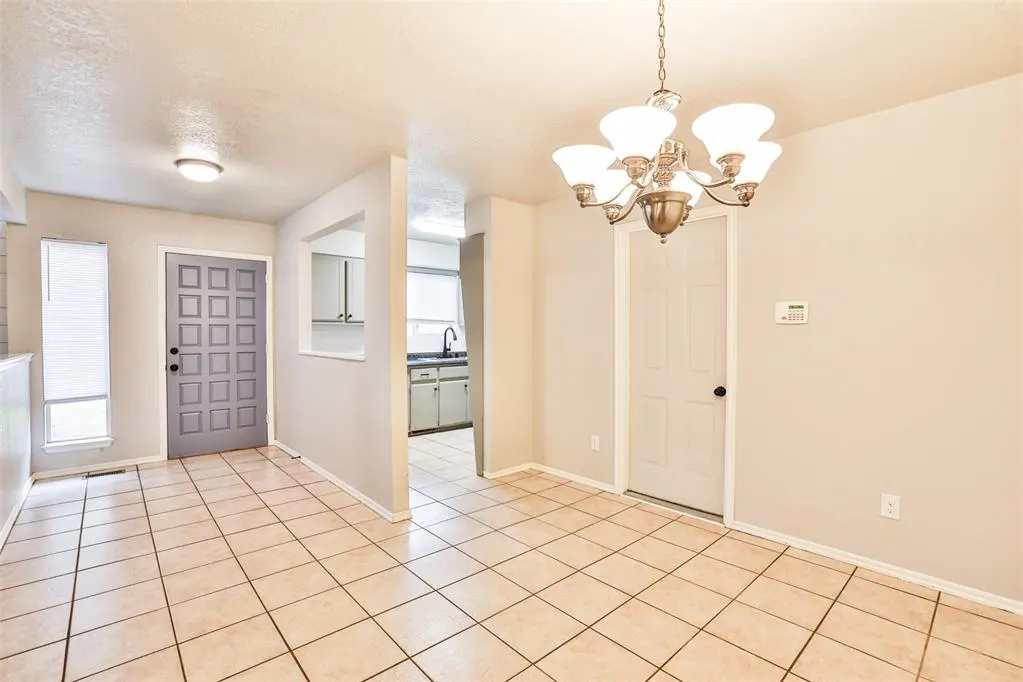 Photo 10 — 10119 Shadowridge Drive, Oklahoma City, OK 73159