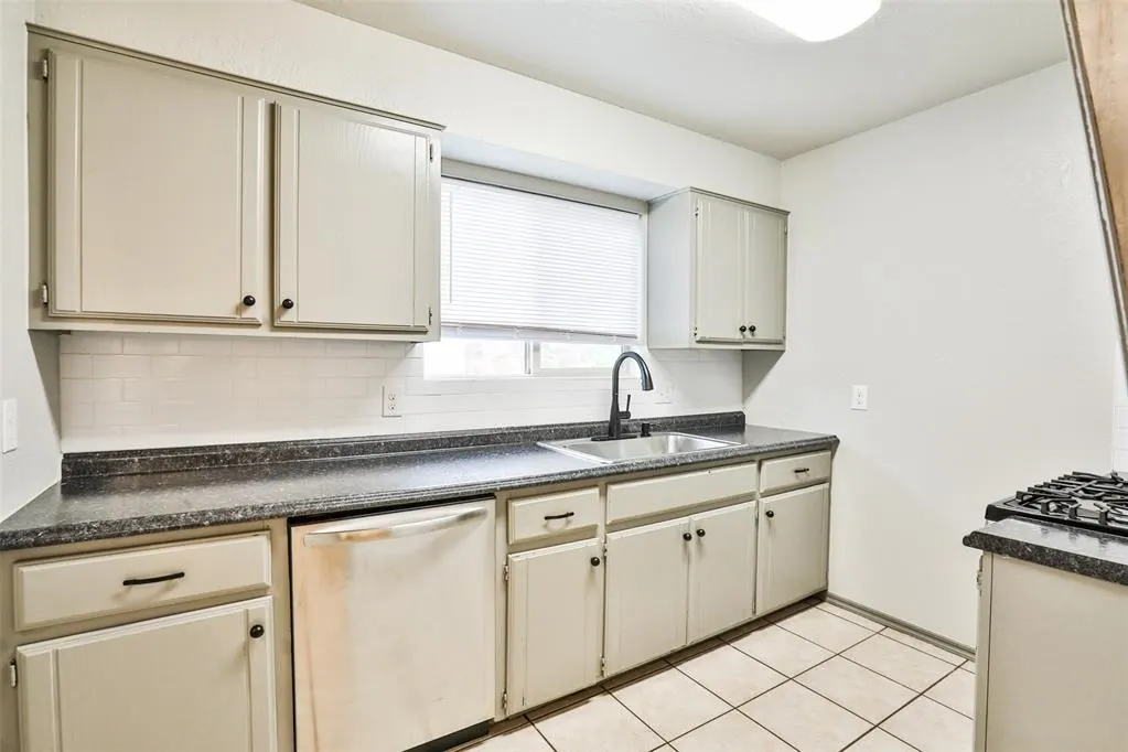 Photo 12 — 10119 Shadowridge Drive, Oklahoma City, OK 73159