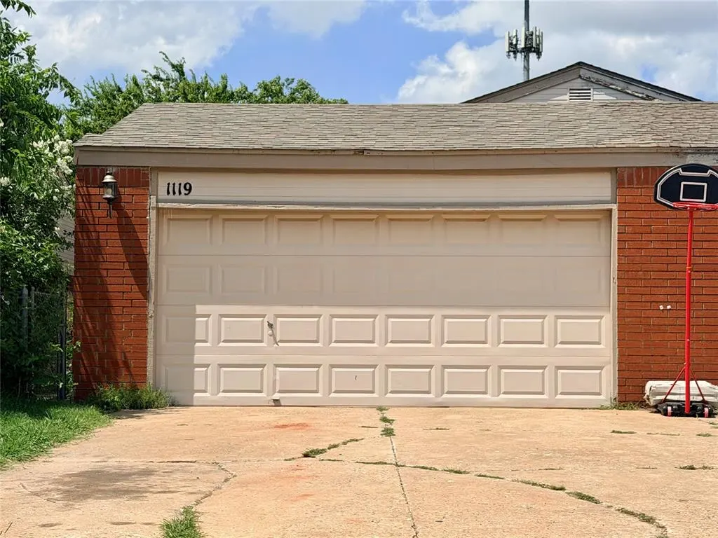 Front exterior — 1119 Swan Lake Road, Edmond, OK 73003