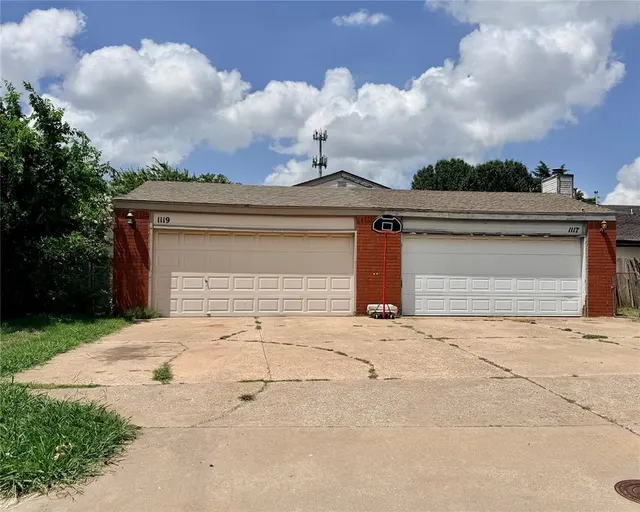 Photo 2 — 1119 Swan Lake Road, Edmond, OK 73003