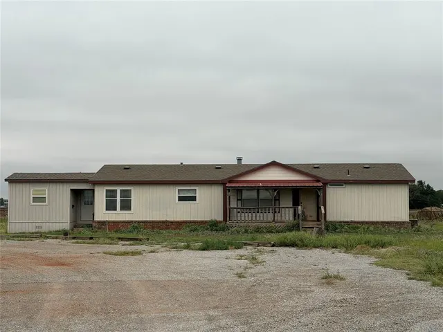 Photo 2 — 21333 E 1290 rd Road, Sentinel, OK 73664