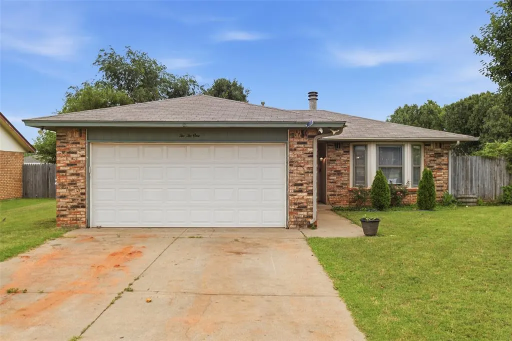 Front exterior — 221 W Strasburg Way, Mustang, OK 73064