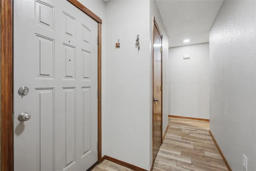 Photo 6 — 221 W Strasburg Way, Mustang, OK 73064