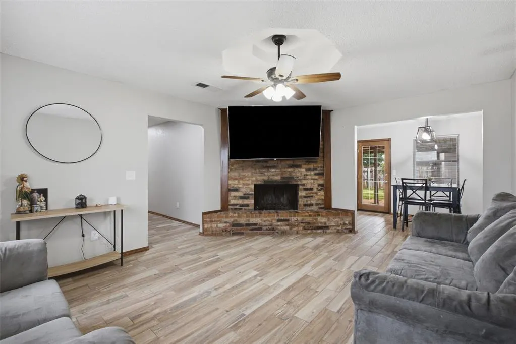 Photo 11 — 221 W Strasburg Way, Mustang, OK 73064