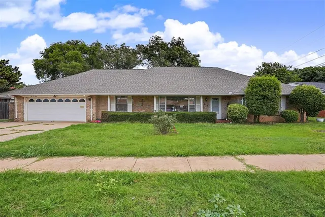 Photo 2 — 509 W Lark Street, Altus, OK 73521