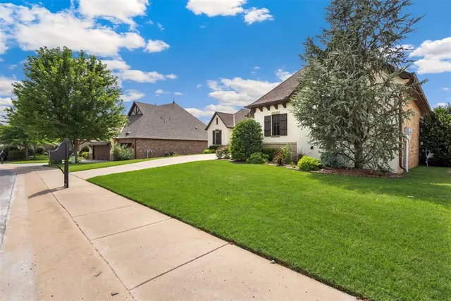Photo 2 — 4625 Roundup Road, Edmond, OK 73034