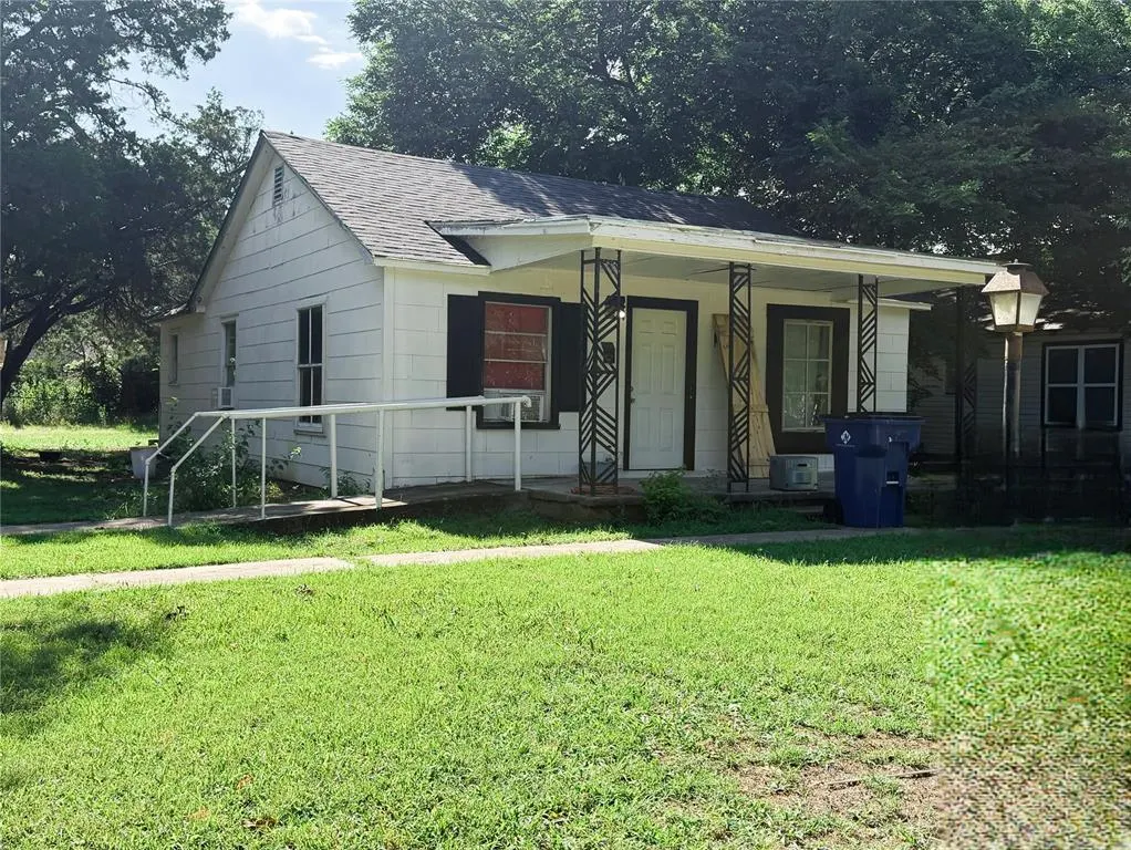 Photo 2 — 306 N 1st Street, Duncan, OK 73533