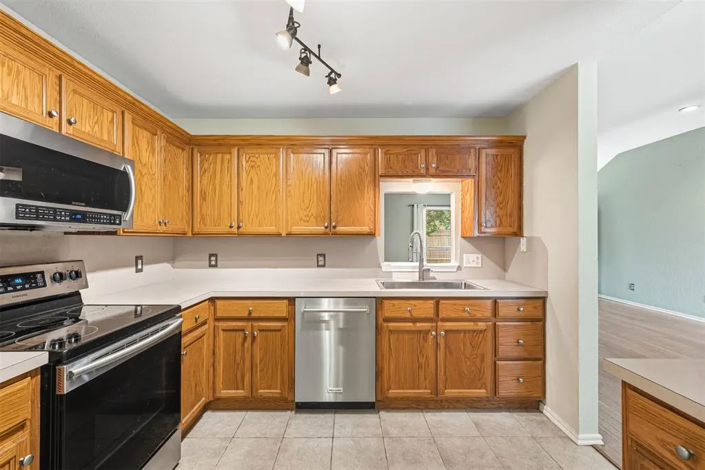 Photo 12 — 905 Shadowhill Street, Norman, OK 73071