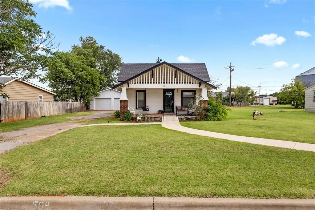 Front exterior — 508 E Rainey Avenue, Weatherford, OK 73096