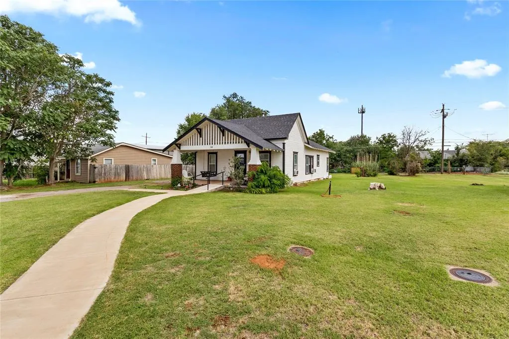 Photo 3 — 508 E Rainey Avenue, Weatherford, OK 73096