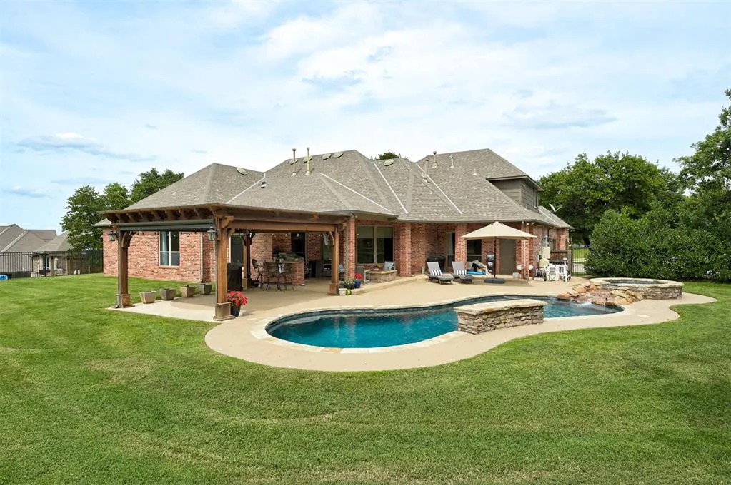 Photo 5 — 10301 Berrywood Drive, Oklahoma City, OK 73151