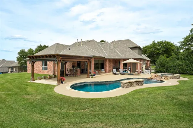 Photo 5 — 10301 Berrywood Drive, Oklahoma City, OK 73151
