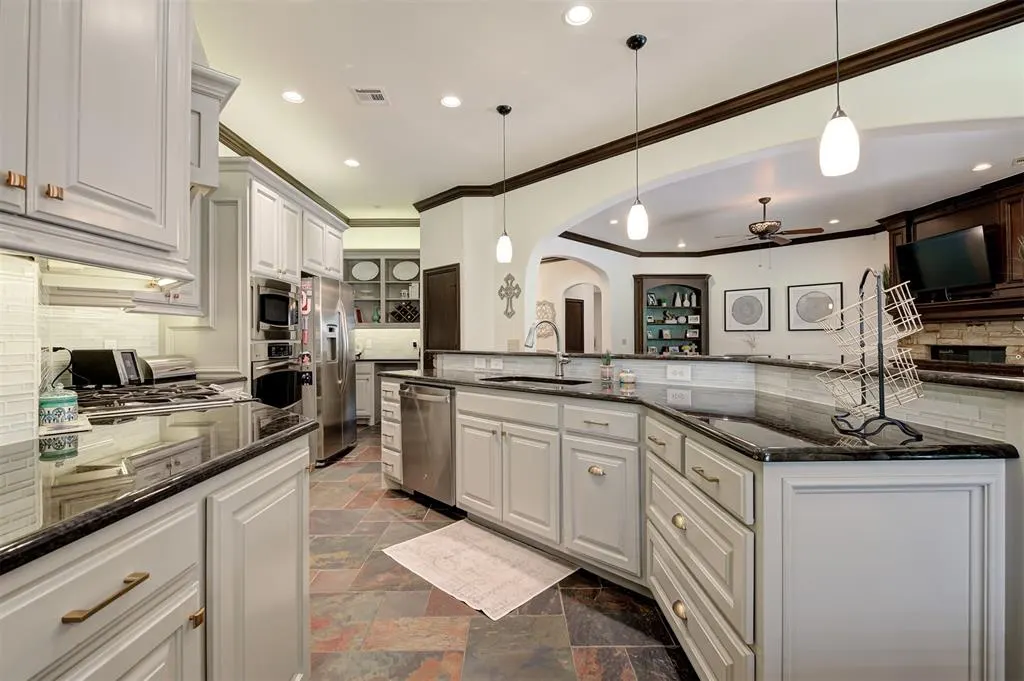 Photo 14 — 10301 Berrywood Drive, Oklahoma City, OK 73151