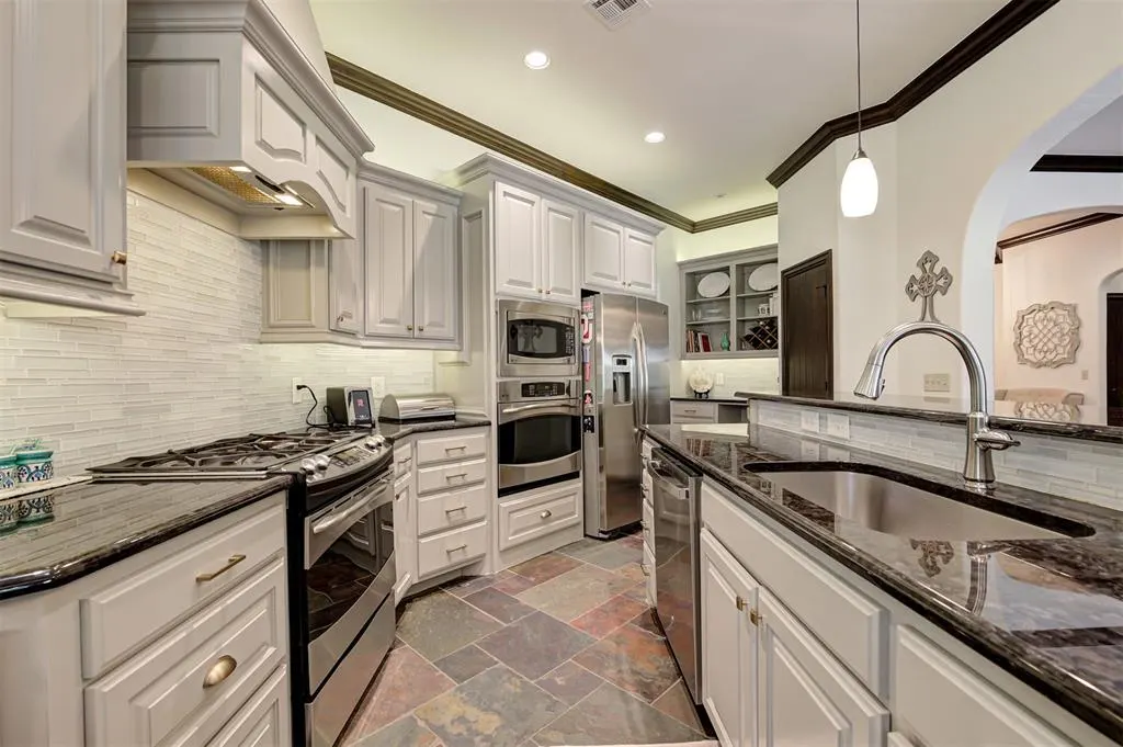 Photo 15 — 10301 Berrywood Drive, Oklahoma City, OK 73151