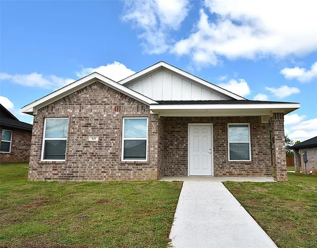 Photo 2 — 829 Elm Street, Seminole, OK 74868