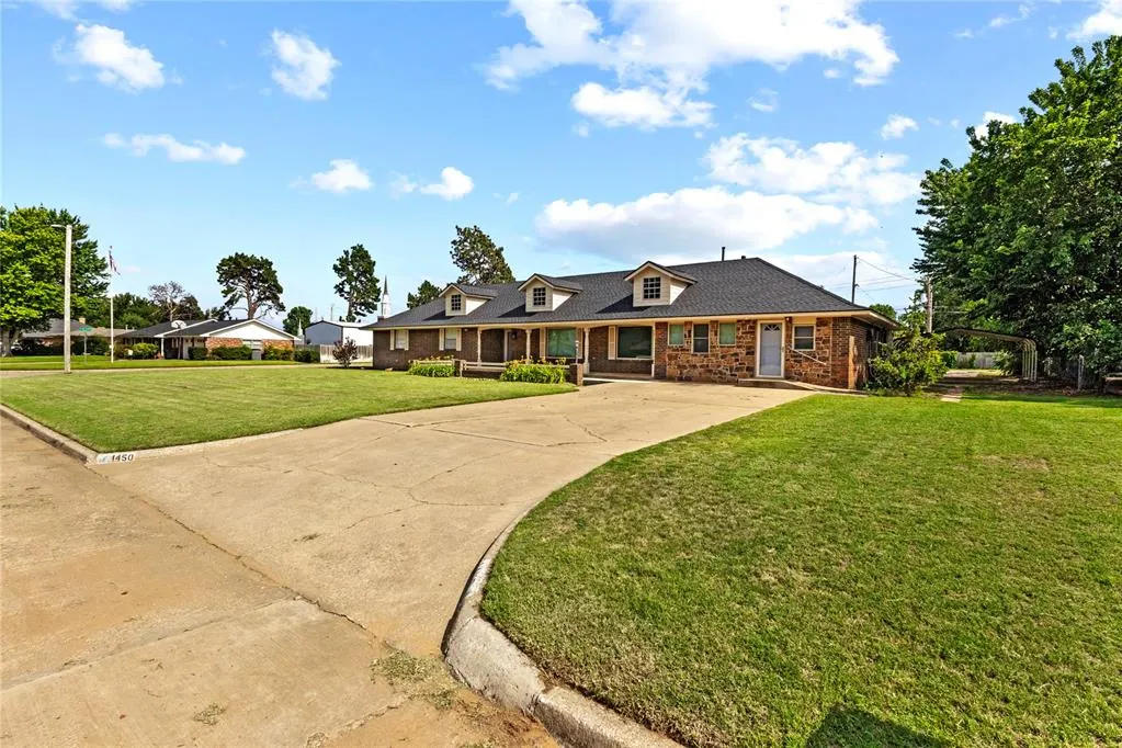 Photo 2 — 1450 Pine Street, Weatherford, OK 73096