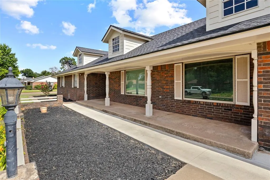 Photo 4 — 1450 Pine Street, Weatherford, OK 73096