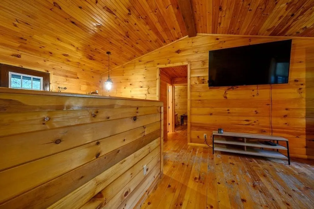 Photo 5 — 657 Canoe Road, Broken Bow, OK 74728