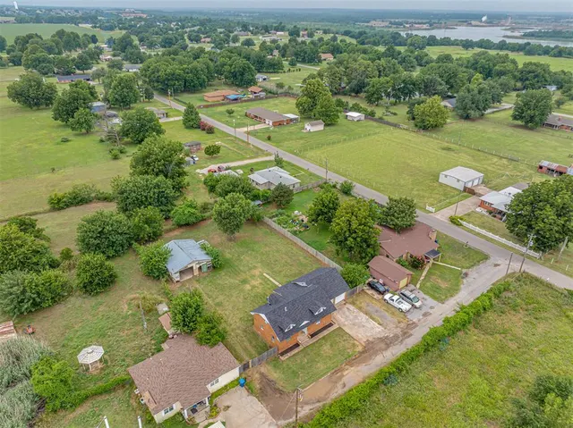 Photo 2 — 202 NW 34th Street, Newcastle, OK 73065