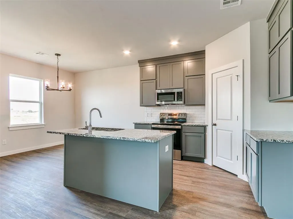Photo 2 — 1713 Oak Way, Tuttle, OK 73089