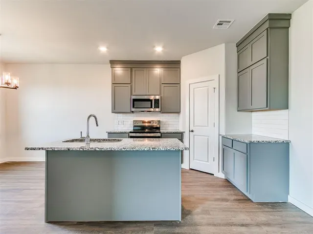Photo 3 — 1713 Oak Way, Tuttle, OK 73089