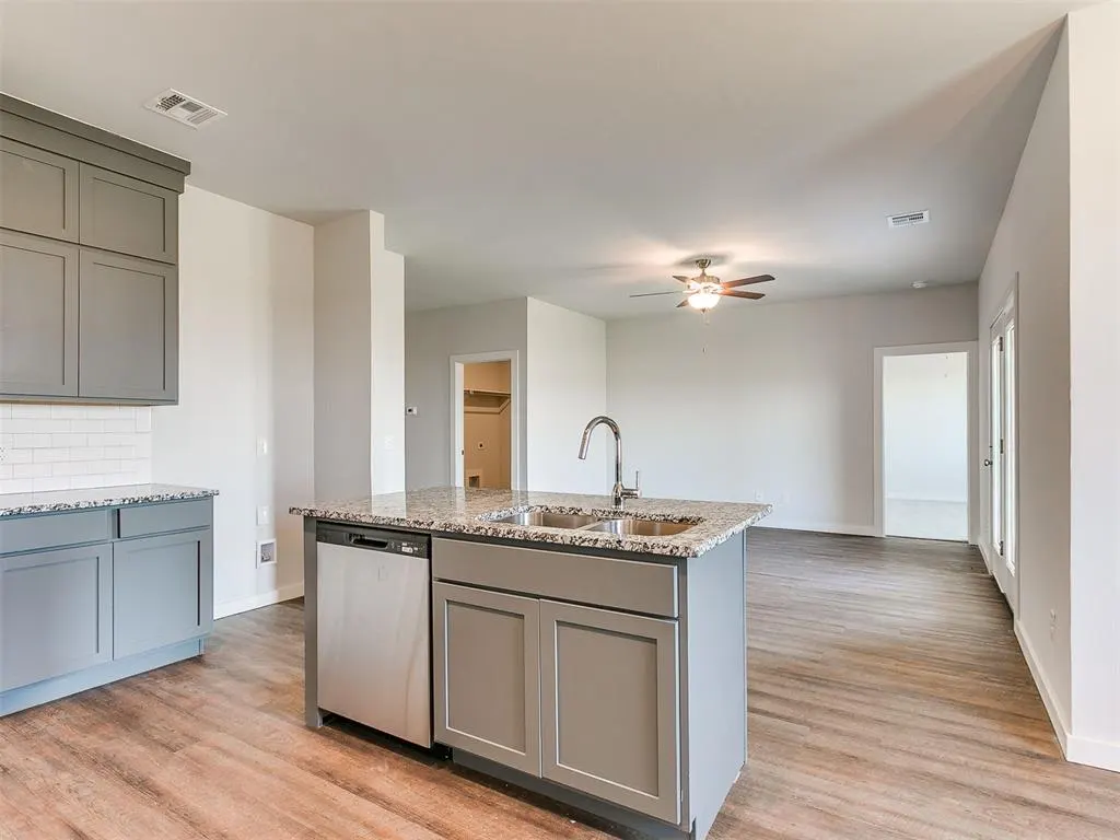 Photo 5 — 1713 Oak Way, Tuttle, OK 73089