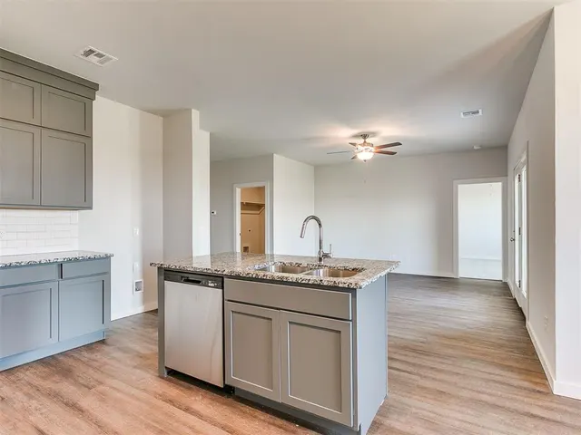 Photo 5 — 1713 Oak Way, Tuttle, OK 73089