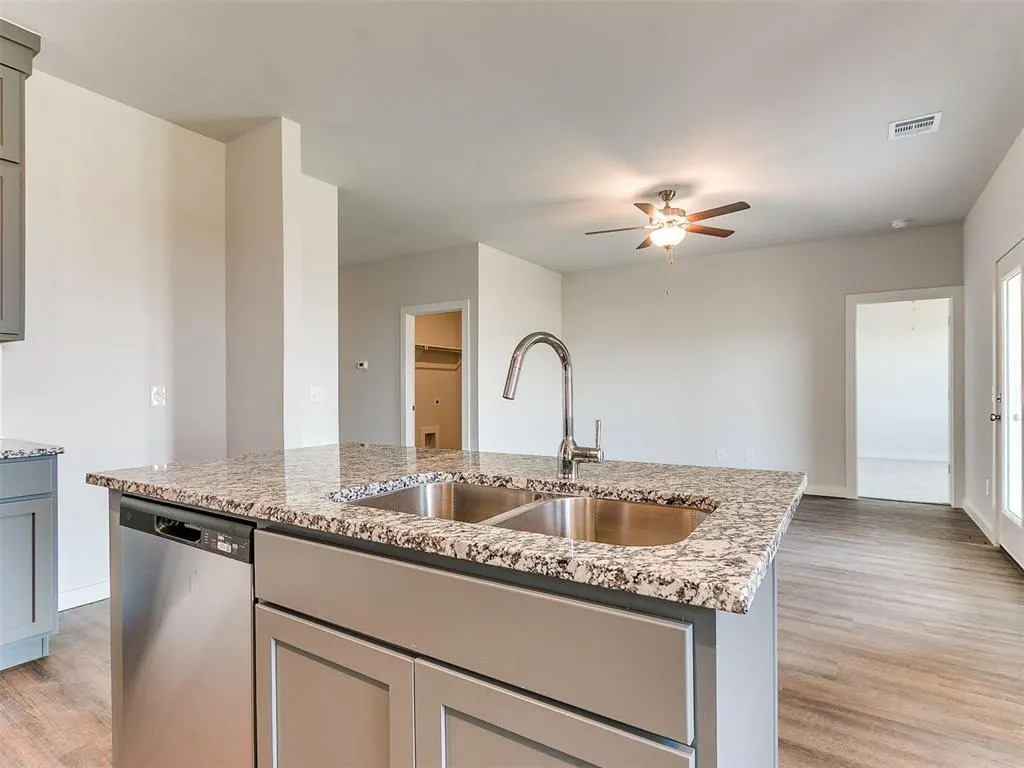Photo 6 — 1713 Oak Way, Tuttle, OK 73089