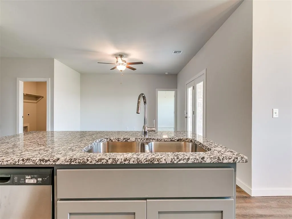 Photo 7 — 1713 Oak Way, Tuttle, OK 73089