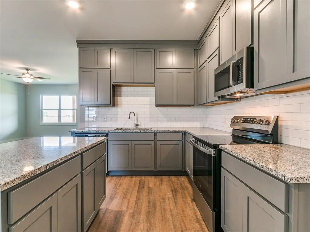 Photo 2 — 1714 Oak Way, Tuttle, OK 73089