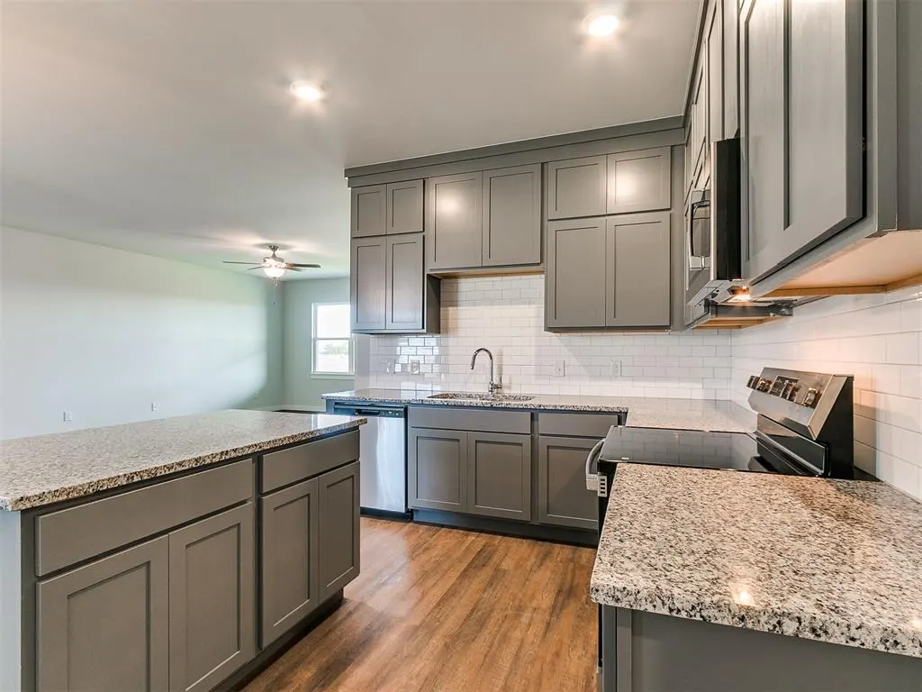 Photo 3 — 1714 Oak Way, Tuttle, OK 73089