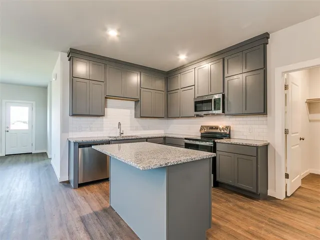 Photo 5 — 1714 Oak Way, Tuttle, OK 73089