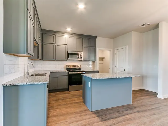 Photo 8 — 1714 Oak Way, Tuttle, OK 73089