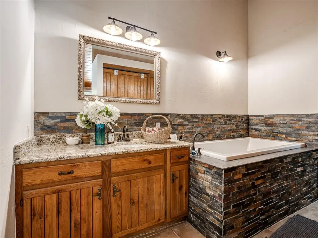 Photo 31 — 2701 60th NW Avenue, Norman, OK 73072