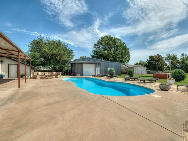 Photo 4 — 2701 60th NW Avenue, Norman, OK 73072