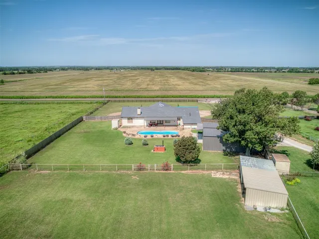 Photo 7 — 2701 60th NW Avenue, Norman, OK 73072