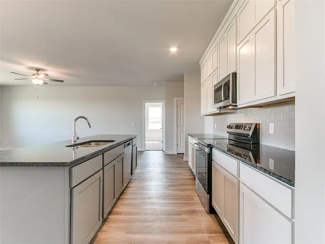 Photo 2 — 1716 Oak Way, Tuttle, OK 73089