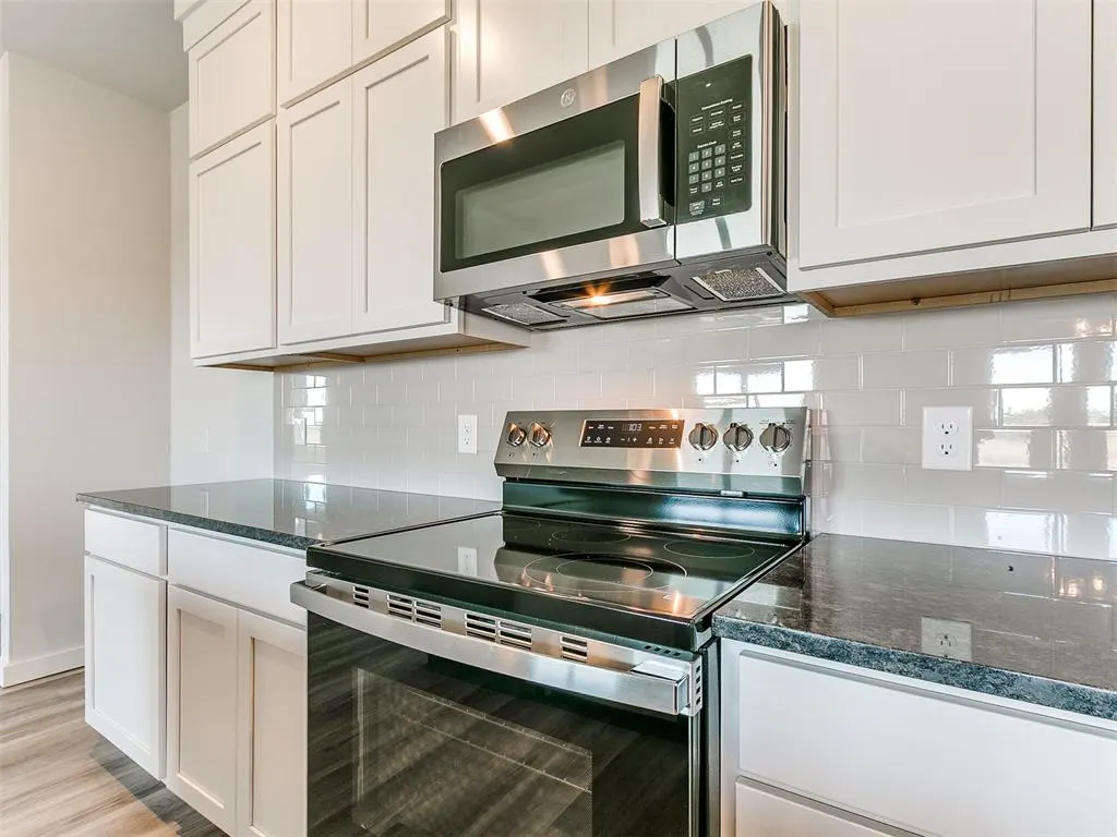 Photo 3 — 1716 Oak Way, Tuttle, OK 73089