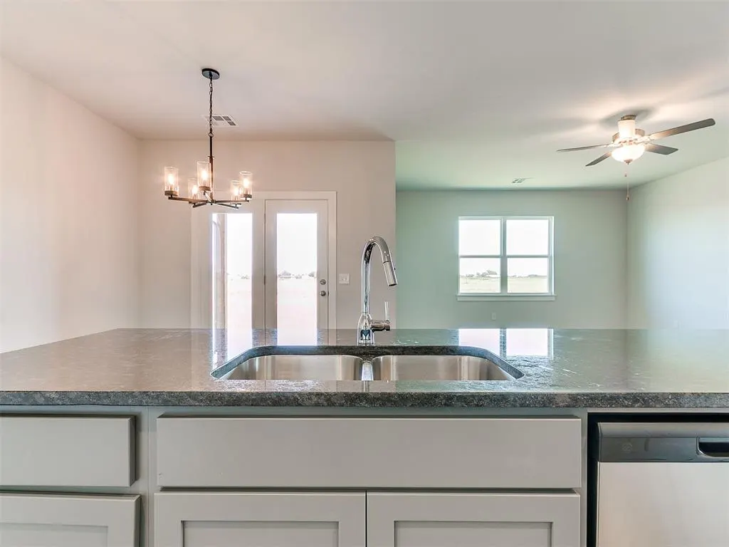 Photo 8 — 1716 Oak Way, Tuttle, OK 73089