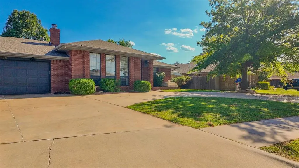 Photo 2 — 3136 SW 100th Street, Oklahoma City, OK 73159