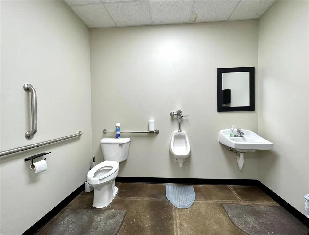Photo 9 — 404 W Pikes Peak Road, Chickasha, OK 73018