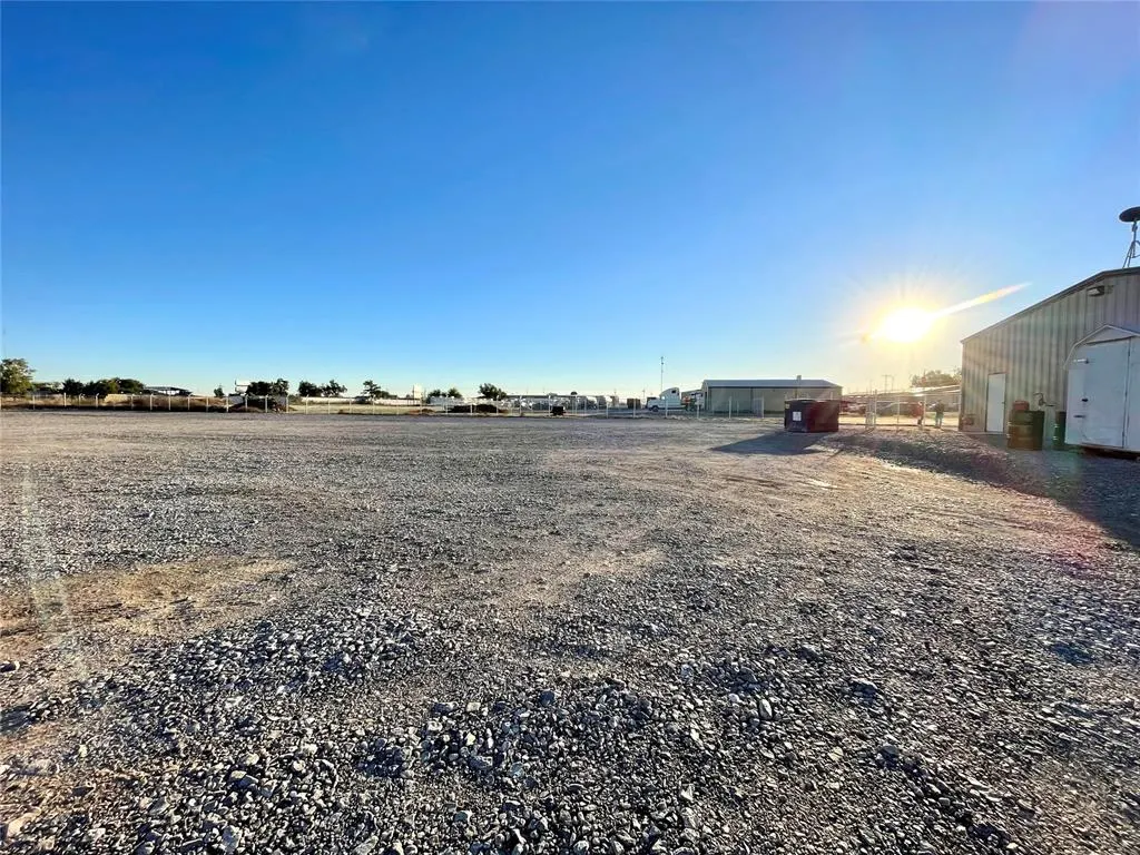 Photo 20 — 404 W Pikes Peak Road, Chickasha, OK 73018