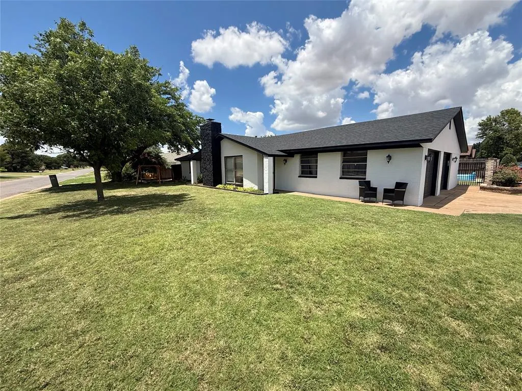 Front exterior — 1209 S Trail Drive, Altus, OK 73521