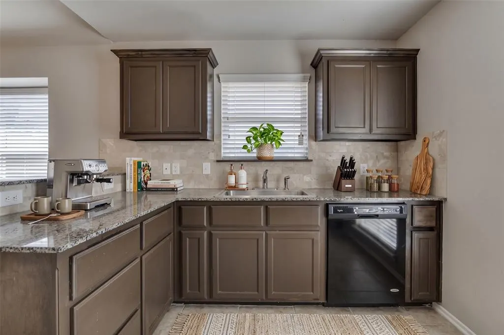 Photo 4 — 2921 NW 181st Street, Edmond, OK 73012