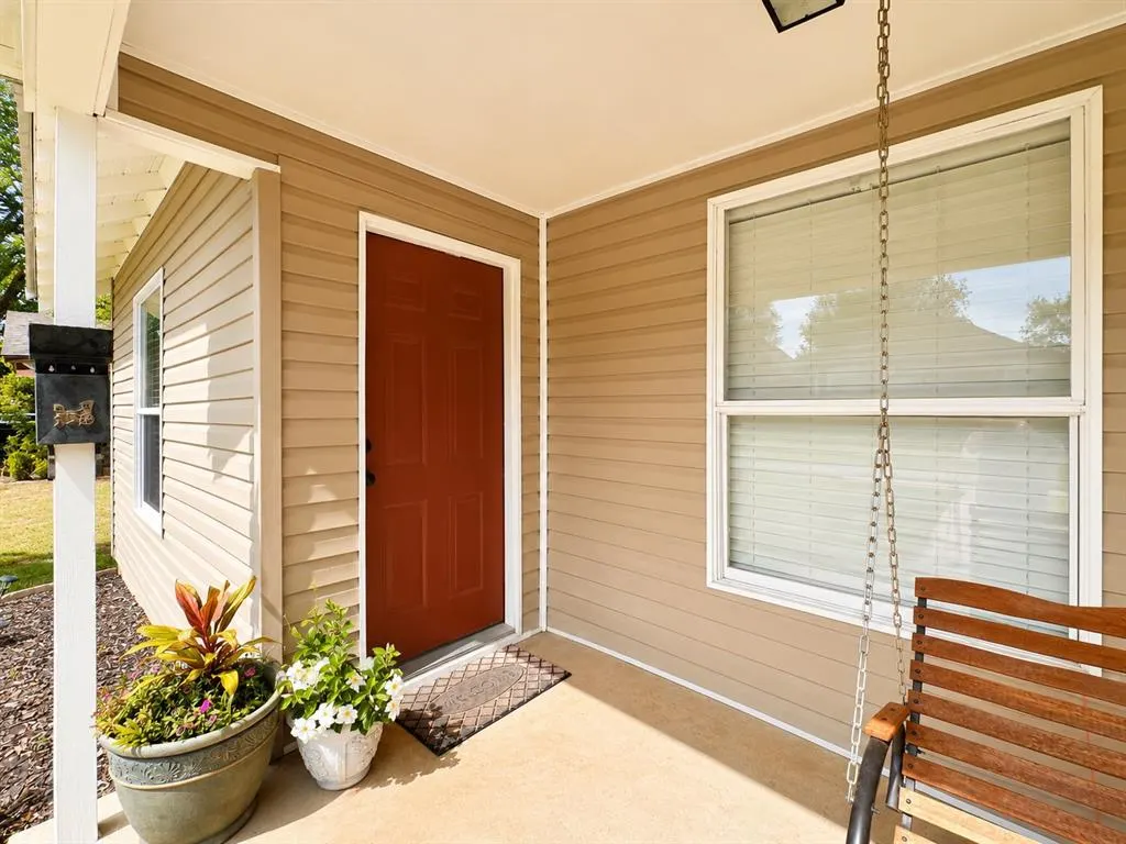 Photo 3 — 320 S Bailey Street, Hobart, OK 73651