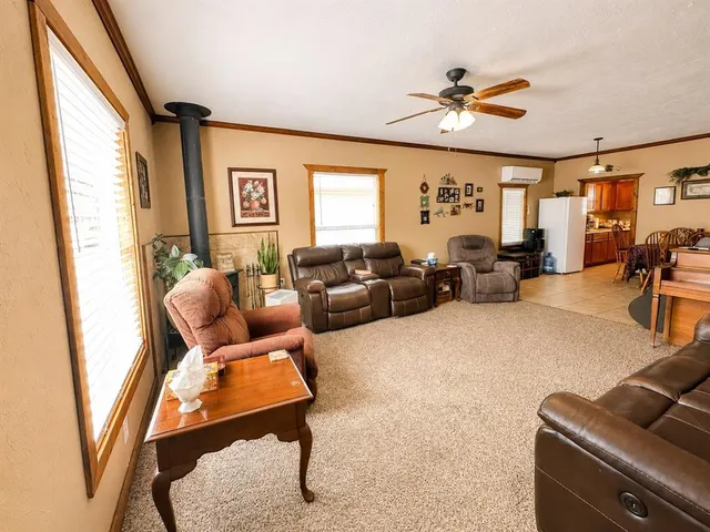 Photo 4 — 320 S Bailey Street, Hobart, OK 73651