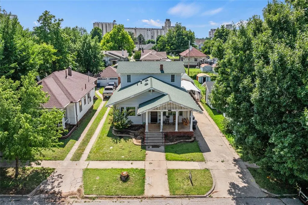 Front exterior — 1108 S Hoff Avenue, El Reno, OK 73036