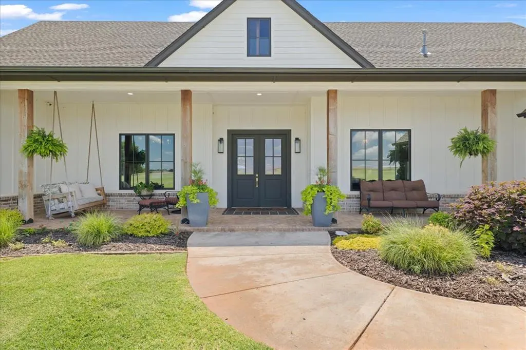 Photo 2 — 2560 S Sara Avenue, Blanchard, OK 73010
