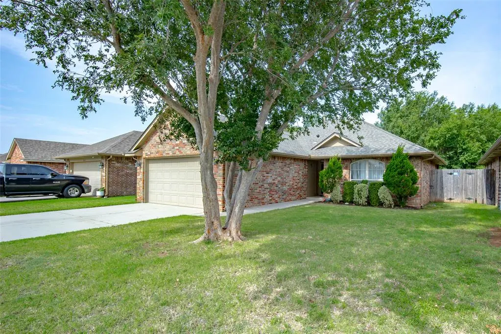 Front exterior — 3221 Sahoma Trail, Yukon, OK 73099