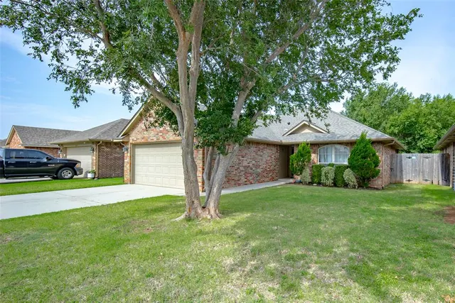 Front exterior — 3221 Sahoma Trail, Yukon, OK 73099
